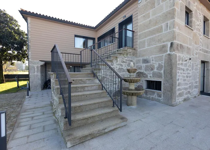 Casa Grande Gondomil Com Campo De Padel, Piscina